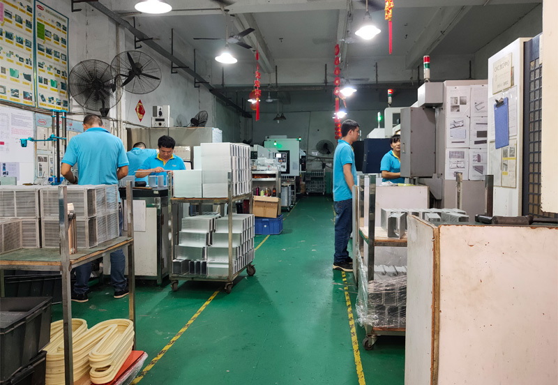 非標(biāo)引線(xiàn)框架料盒加工車(chē)間.jpg